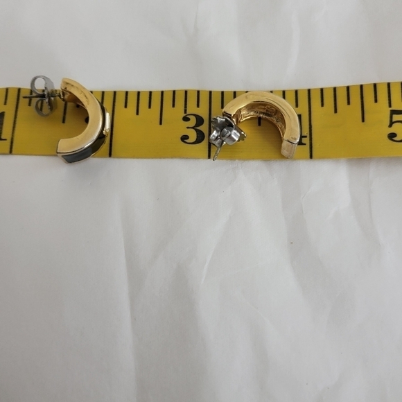 Vintage 80s Lady Remington Black Enamel Earrings - Picture 7 of 7